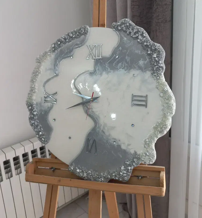 ساعت دیواری دفرمه رزینی توسی سفید|ساعت دیواری و تزئینی|کرج, گوهردشت|دیوار