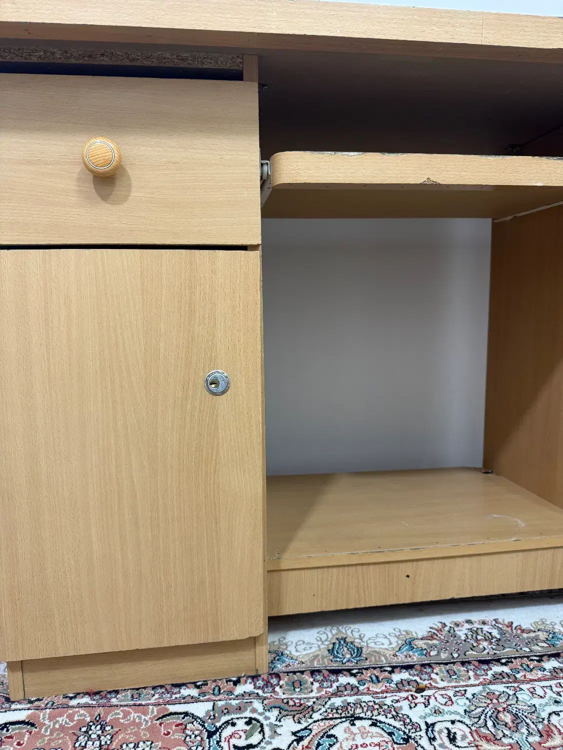 میز کامپیوتر|میز تحریر و کامپیوتر|سبزوار, کاشفی شمالی (دادگستری)|دیوار