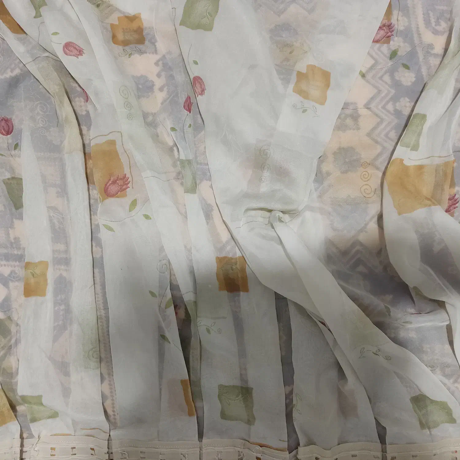 چند عدد پرده در حد نو. و پرده سلطنتی|پرده، رانر، رومیزی|محمدیه-قزوین, |دیوار