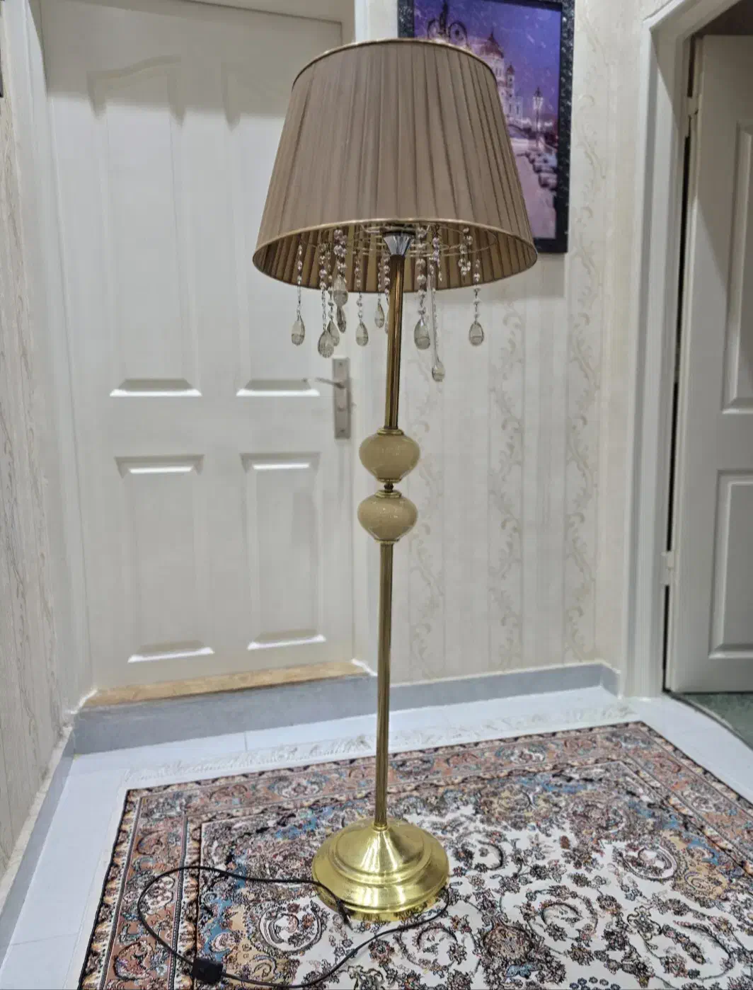 آباژور و ساعت ایستاده طلایی|چراغ خواب و آباژور|تبریز, |دیوار