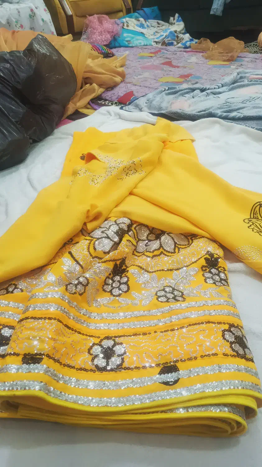 لباس محلی|لباس|شاهین‌شهر, پاسداران|دیوار