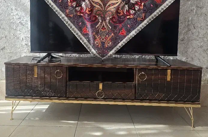 زیر تلوزیون|میز تلویزیون|شاهینشهر, خانه کارگر|دیوار