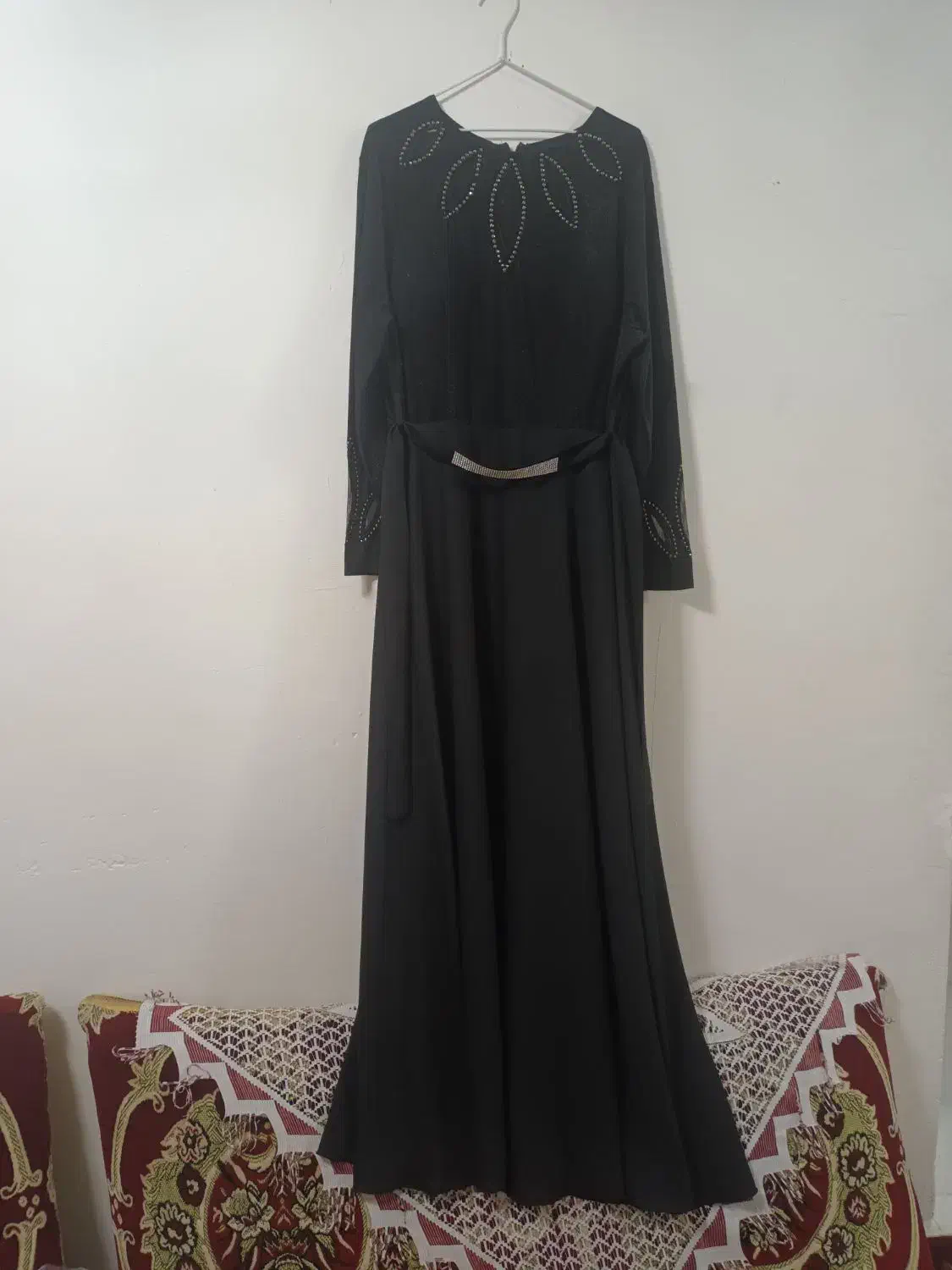 پیراهن مجلسی|لباس|سنگر, |دیوار