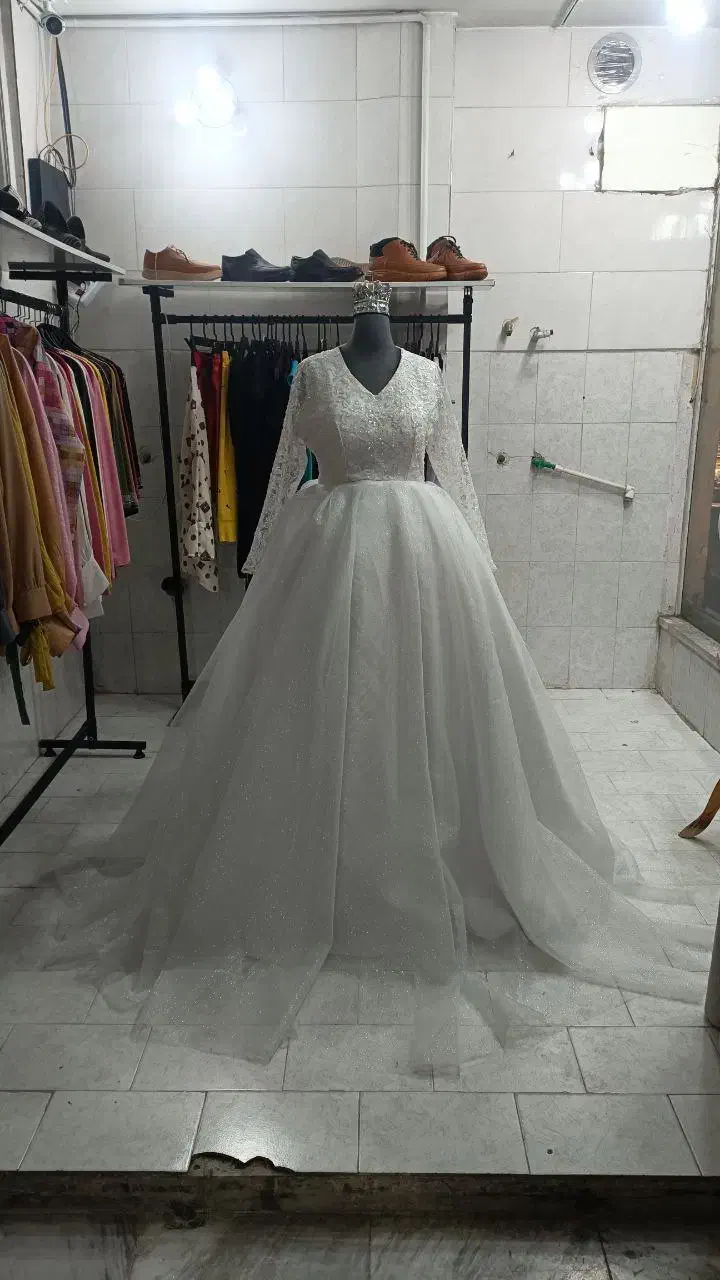 لباس عروس حتی یک بار پوشیده نشده|لباس|رشت, چله خانه|دیوار