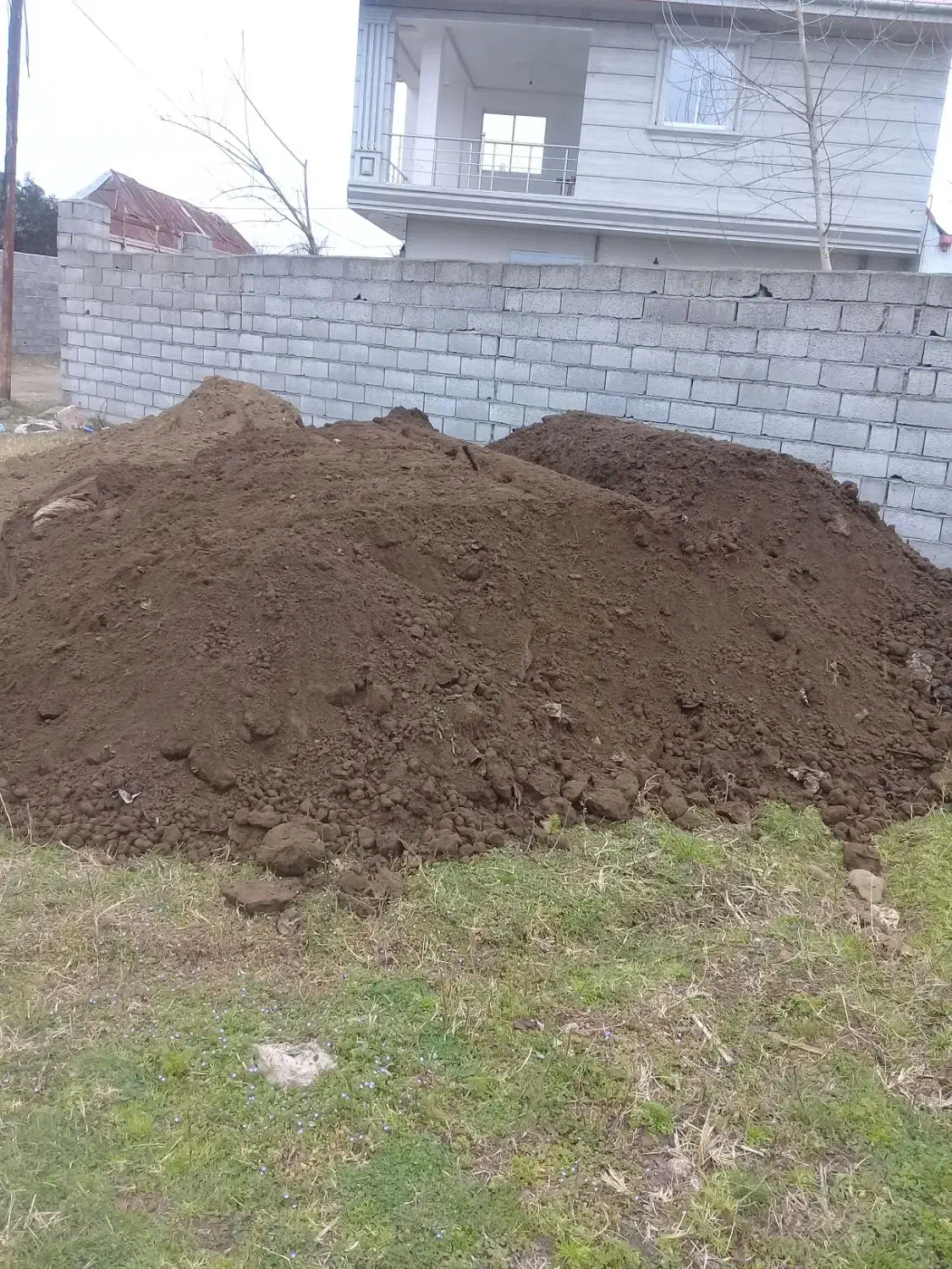 فروش خاک باغچه کود حیوانی خاک برگ....|خدمات باغبانی و درختکاری|چاف و چمخاله, |دیوار