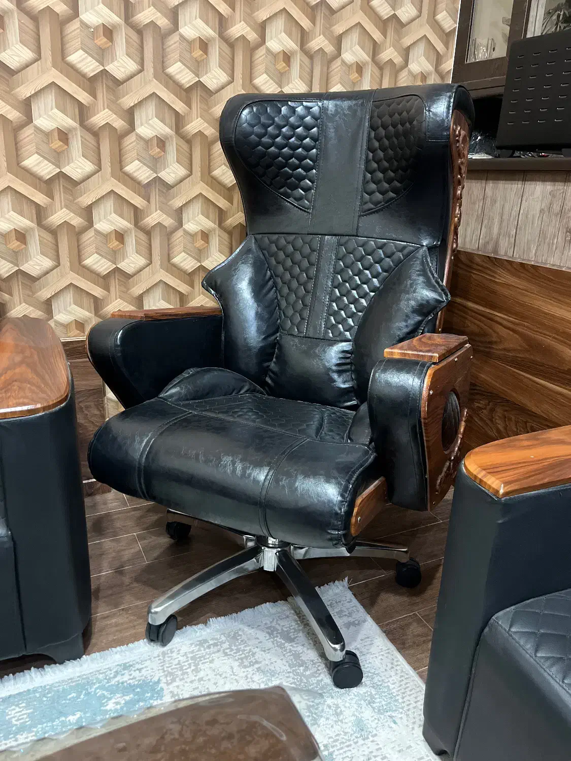 مبلمان اداری همراه با صندلی امپراطور و میز|مبلمان اداری|محلات, |دیوار