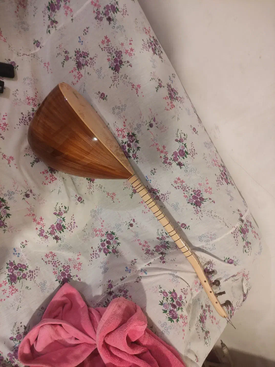 باغلاما اوکتای ییلماز|سازهای سنتی|ارومیه, |دیوار