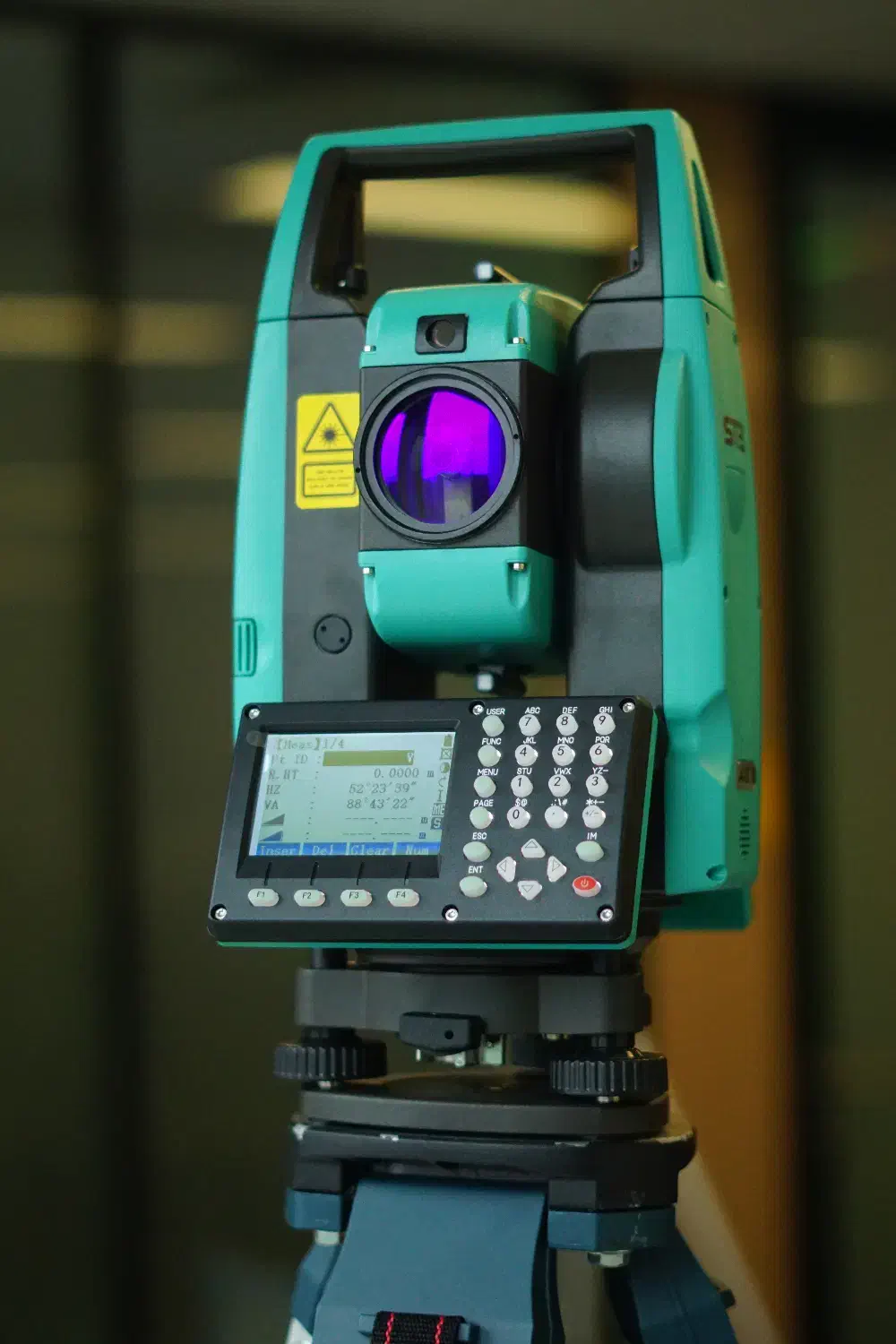 دوربین نقشه برداری توتال استیشن با منوی لایکا|ماشین‌آلات صنعتی|رشت, چمارسرا|دیوار