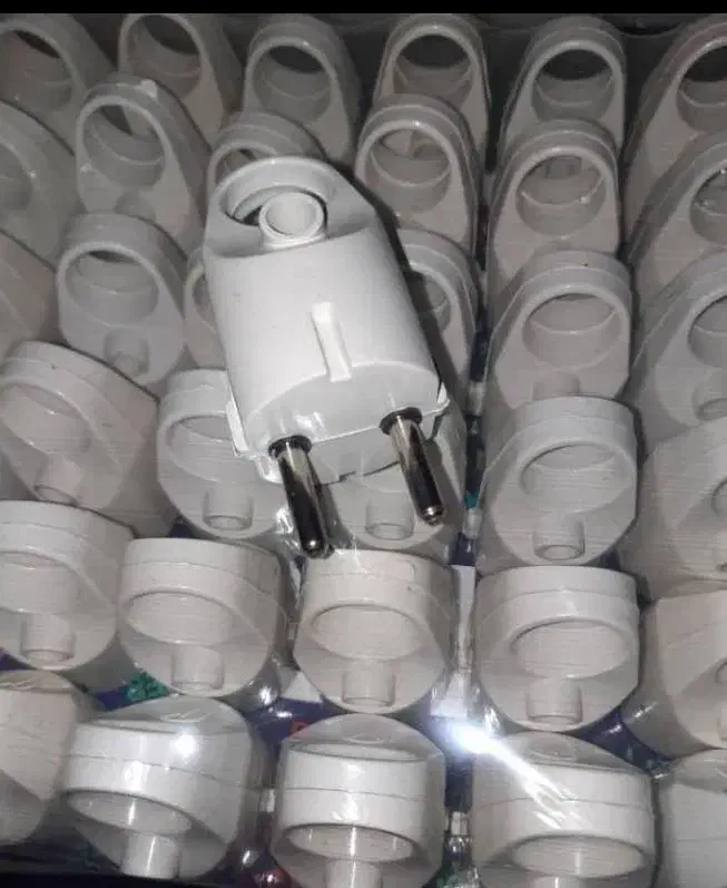 دوشاخه برق مربع چهارگوش و انگشتی دسته دار ارت دار|سایر لوازم برقی|تبریز, |دیوار