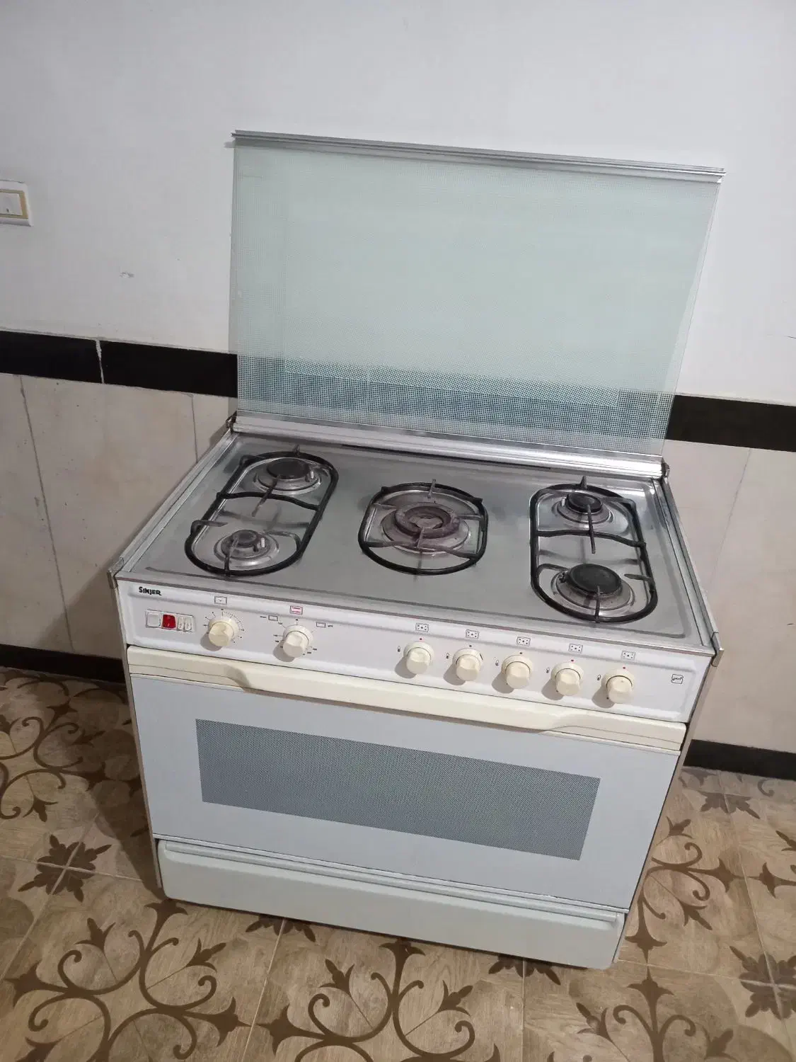 اجاق گاز فردار سفید رنگ سینجر تمیرز ۲ موتوره|اجاق گاز و لوازم برقی پخت‌وپز|مهاباد (آذربایجان غربی), |دیوار