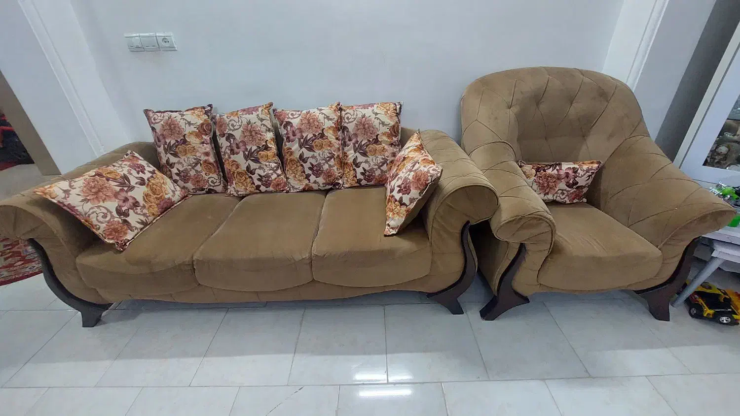 مبلمان|مبلمان خانگی و میز عسلی|لاهیجان, شیخ زاهد|دیوار