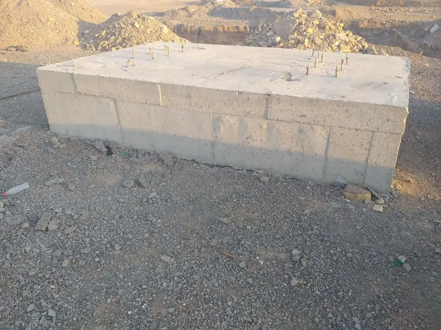 ارماتوربندی و قالب بندی فنداسیون های تابلو نشان|خدمات پیشه و مهارت|یزد, |دیوار