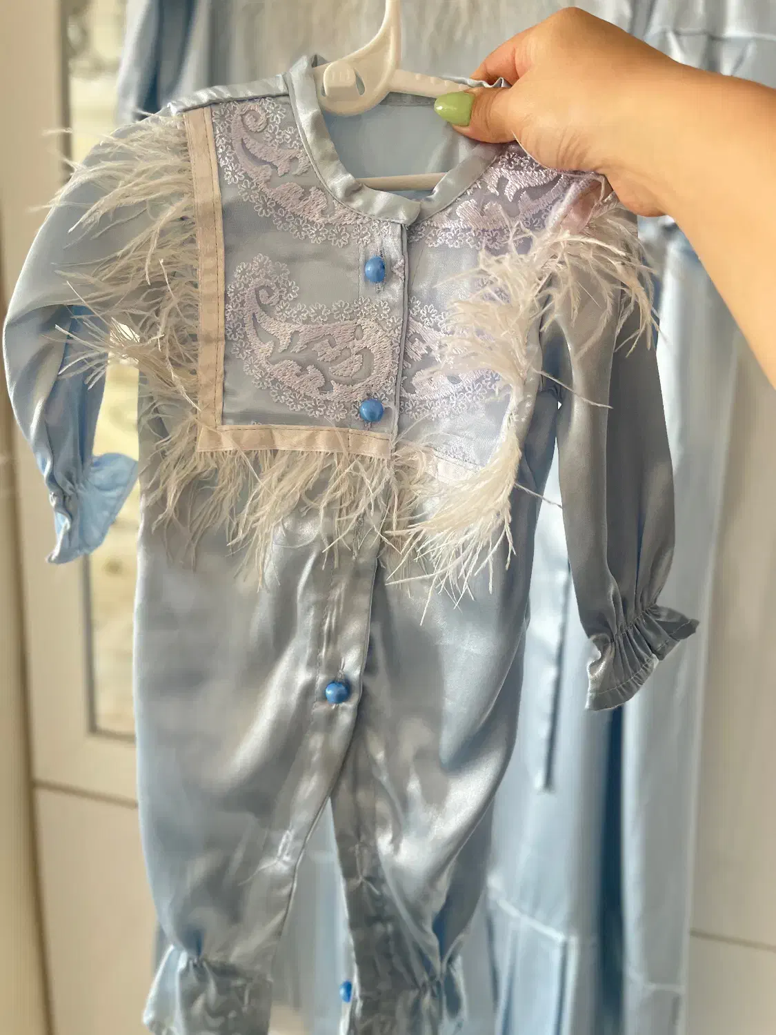 لباس مادر و نوزاد|لباس|رودهن, |دیوار