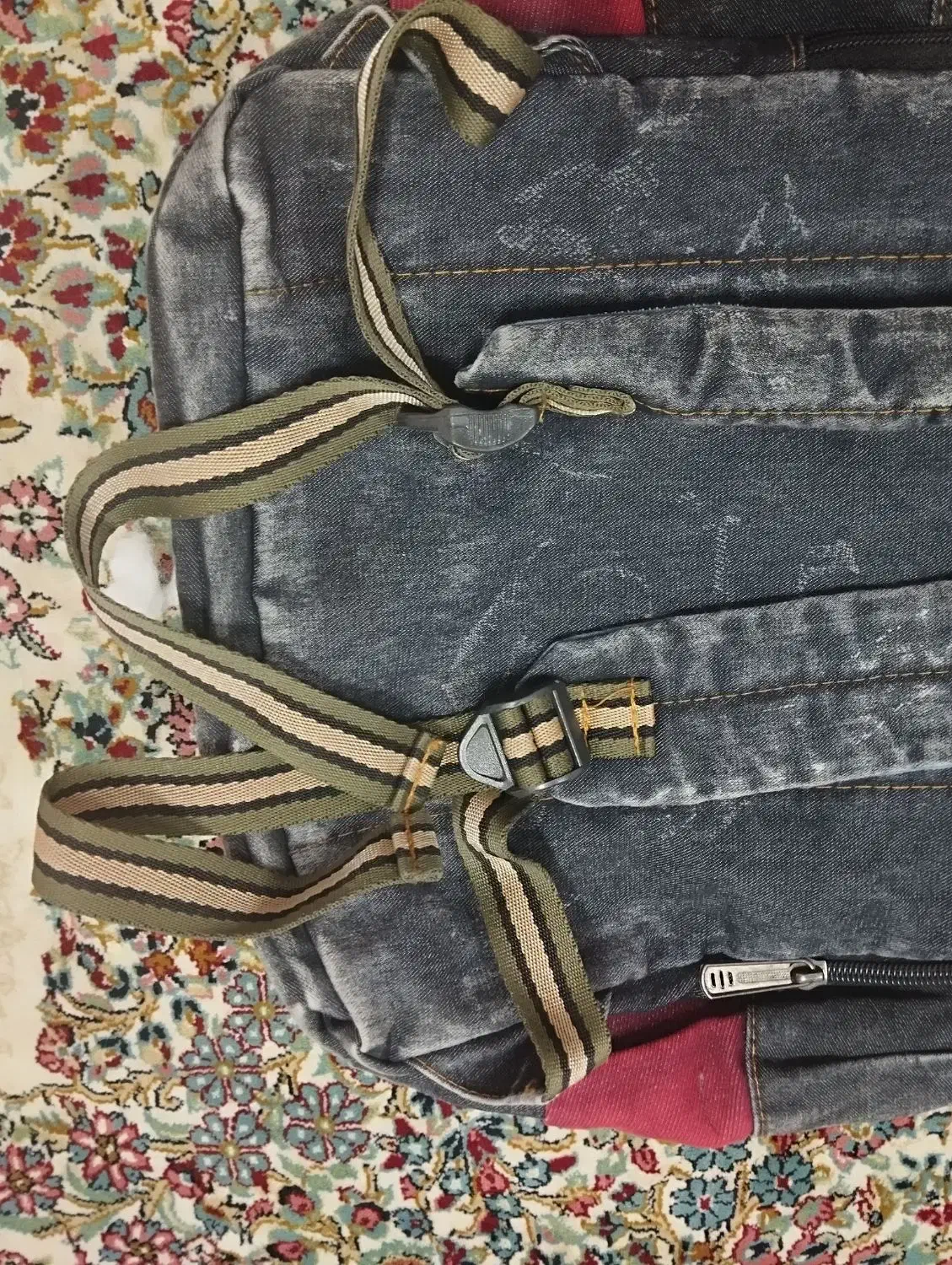 کوله|کیف، کفش، کمربند|قائن, |دیوار