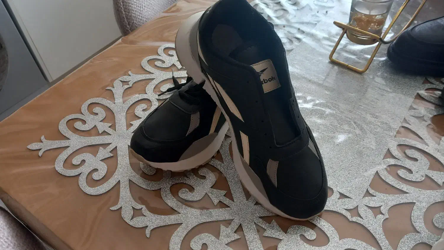 نو میباشد اصلا پوشیده نشده|کیف، کفش، کمربند|ماهدشت, |دیوار