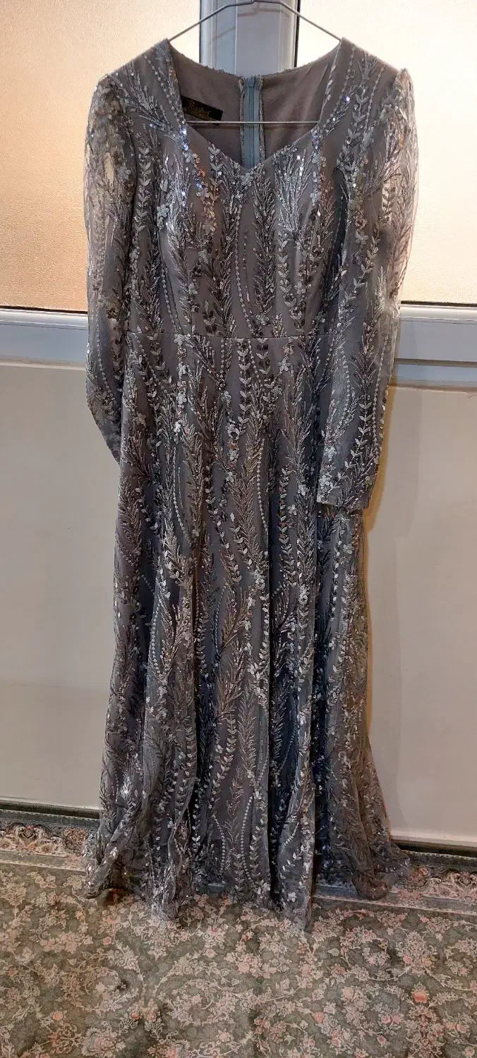 لباس مجلسی|لباس|کبودرآهنگ, |دیوار