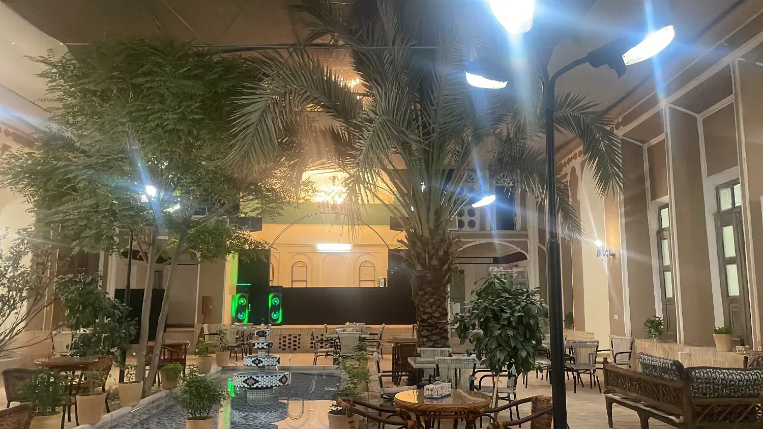 نیرو برای کافه رستوران|استخدام خدمات فروشگاه و رستوران|یزد, |دیوار