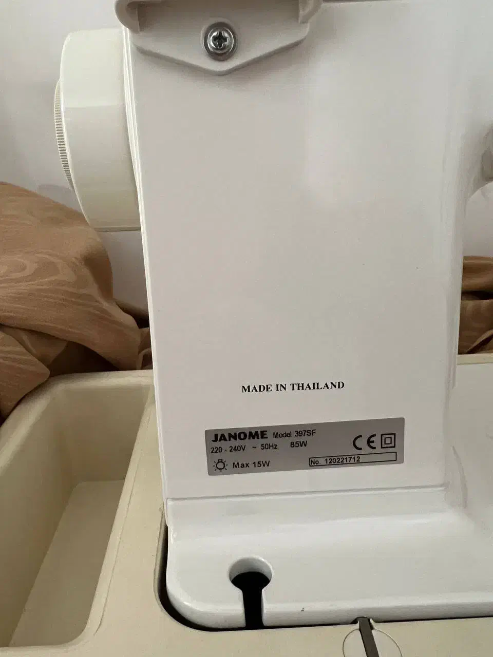 چرخ خیاطی ژانومه اصل به همراه میز و صندلی mdf|چرخ خیاطی و ریسندگی|سمنان, |دیوار