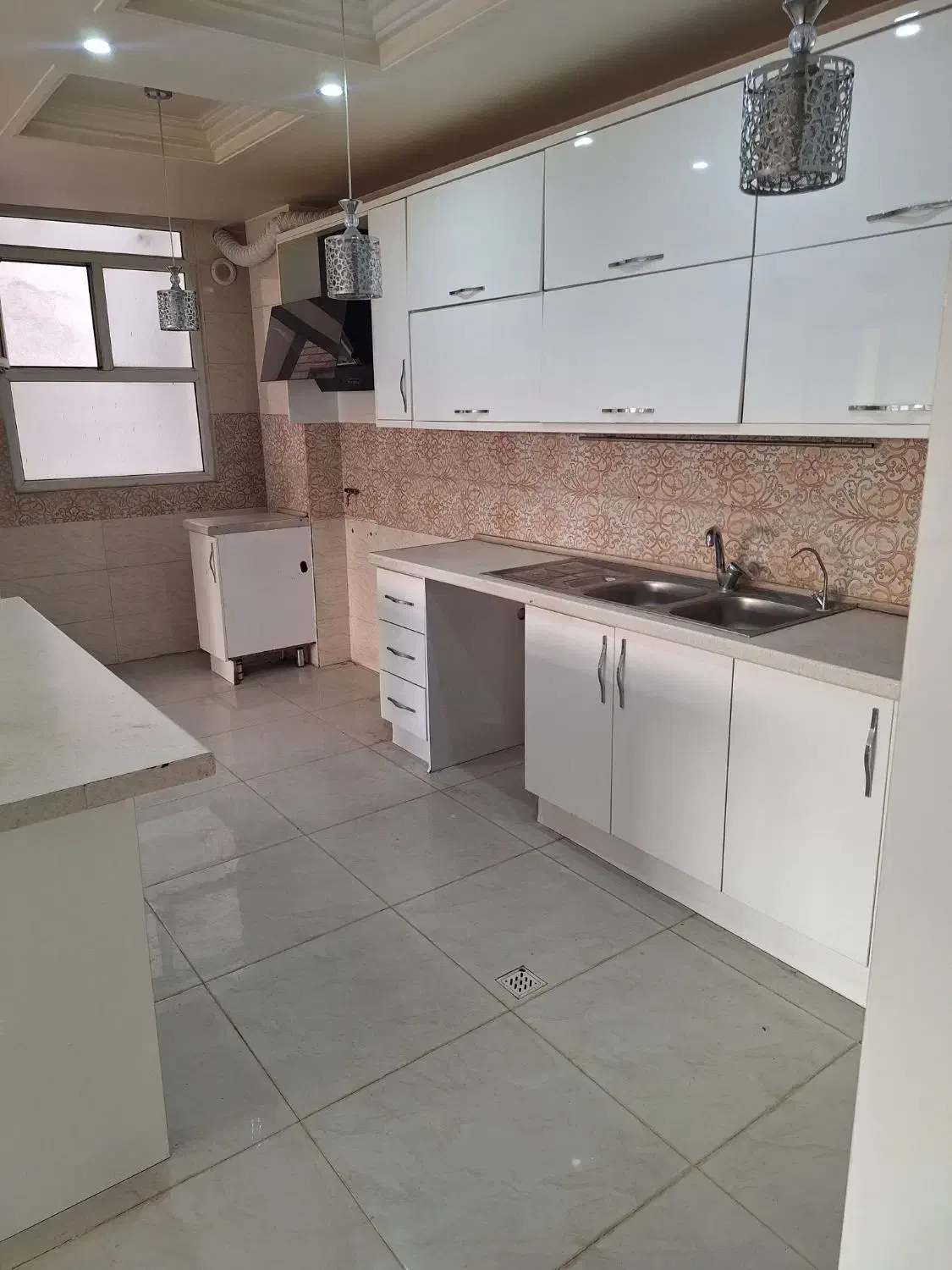 اجاره آپارتمان فلاح منطقه۱۷ متراژ ۱۰۵متر