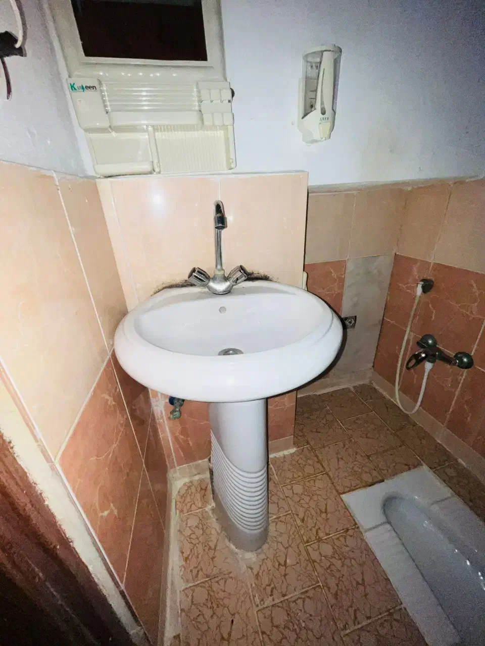 روشویی و دوش و هواکش|لوازم سرویس بهداشتی|رشت, صفاری|دیوار