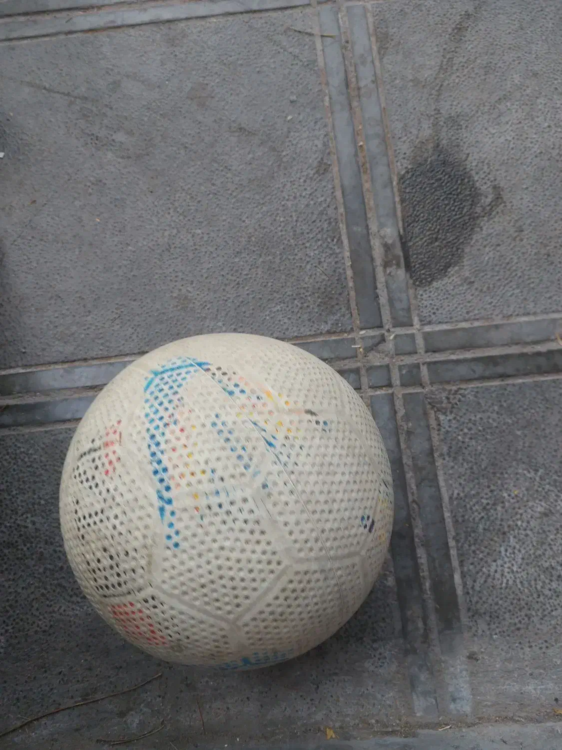 توپ فوتبال نو|ورزش‌های توپی|قم, خندق|دیوار