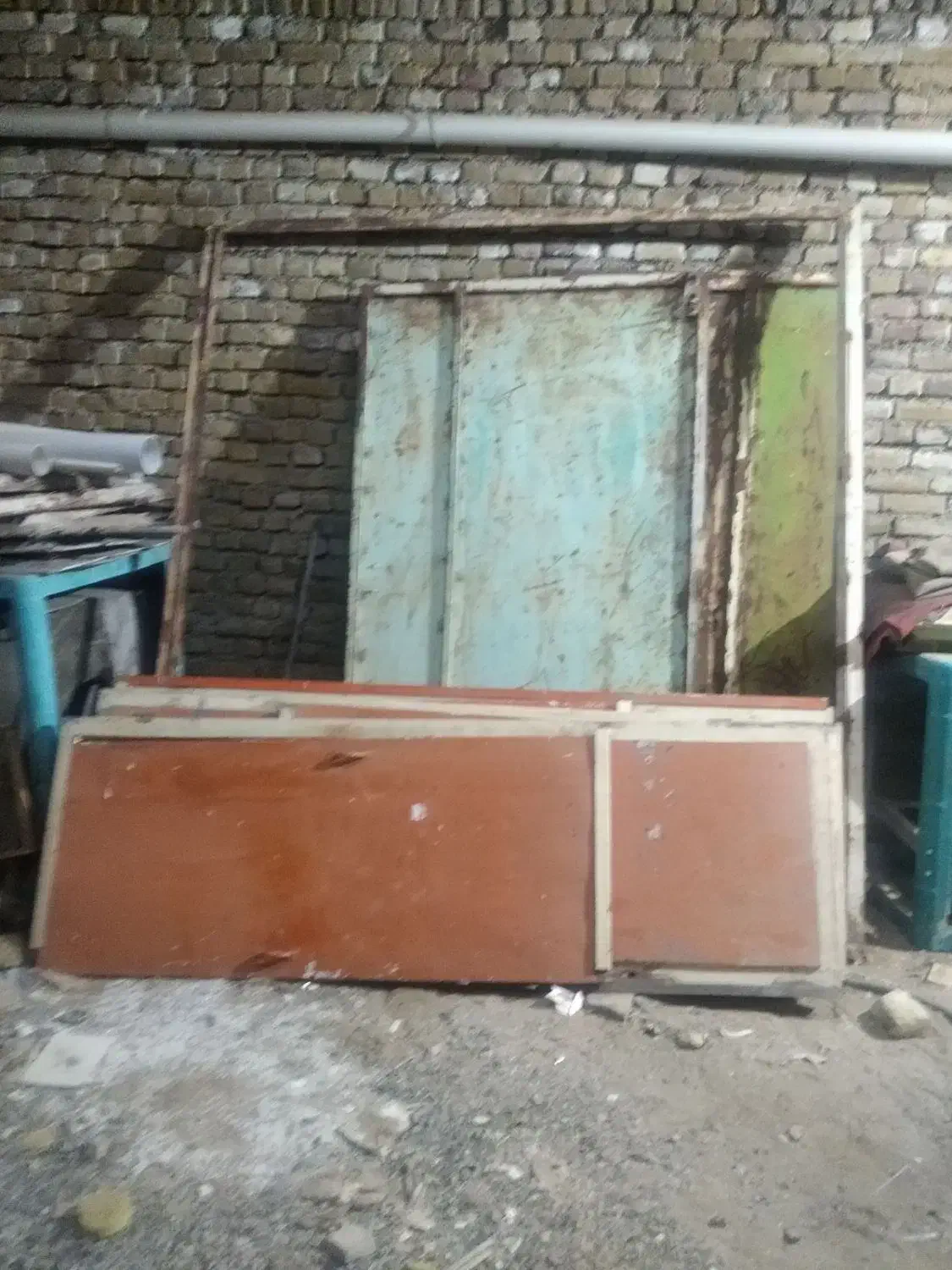 درب 3لت با چهار  چوب، پنجره آلومینیومی، قفس،|مصالح و تجهیزات ساختمان|سبزوار, جهاد کشاورزی|دیوار