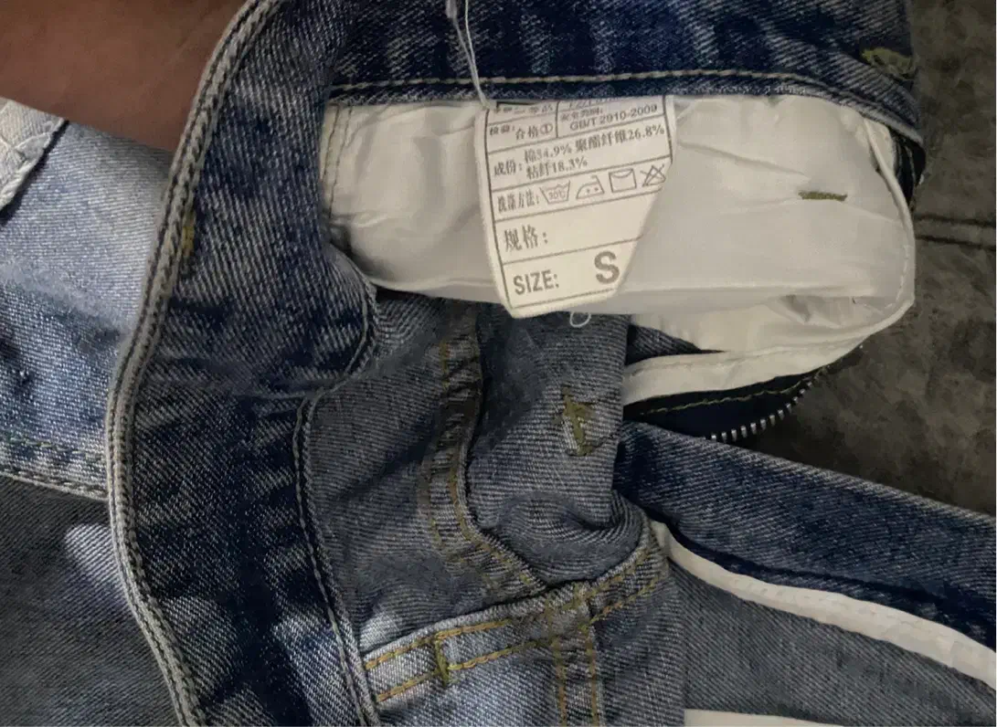 شلوارک لی|لباس|شیراز, دست خضر|دیوار