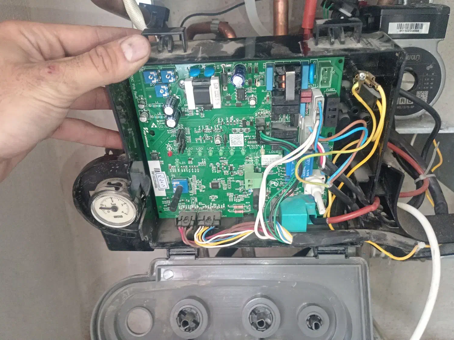 تعمیرکار و تعمیرات پکیج و ابگرمکن لباسشویی|خدمات پیشه و مهارت|سنندج, |دیوار