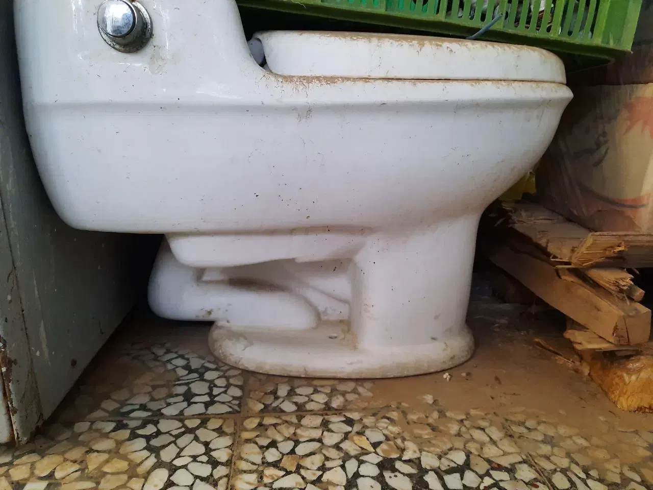 دستشویی فرنگی تمیز و سالم چینی|لوازم سرویس بهداشتی|زابل, |دیوار