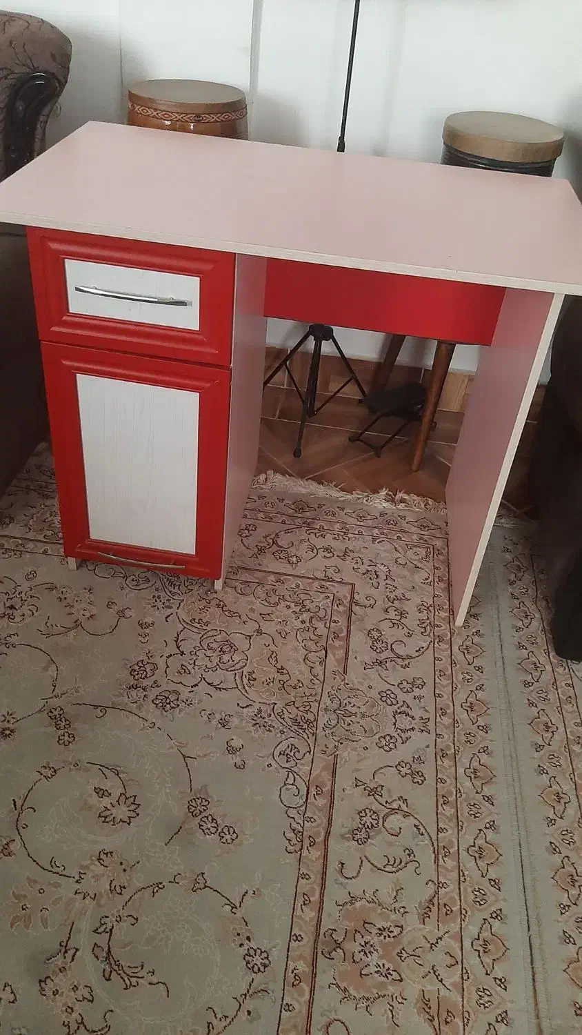 میزتحریر|میز تحریر و کامپیوتر|کومله, |دیوار