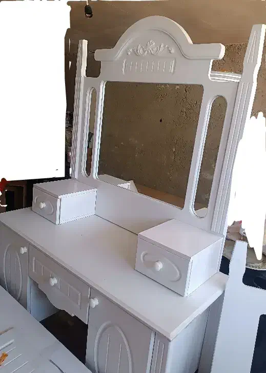 میز آرایشی|تخت و سرویس خواب|شیراز, شریف‌آباد|دیوار