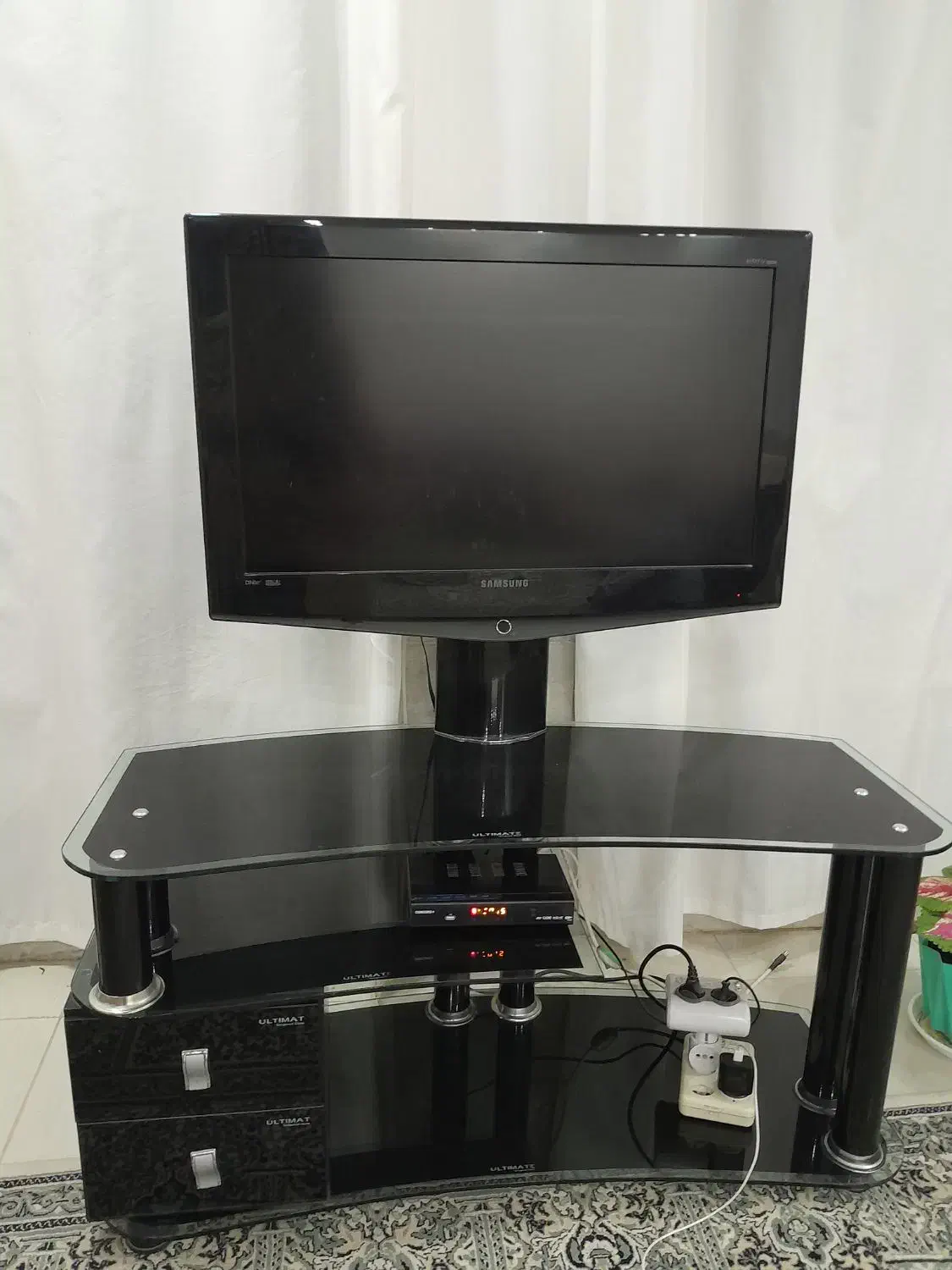 تلویزیون و میز آن|تلویزیون و پروژکتور|یزد, |دیوار