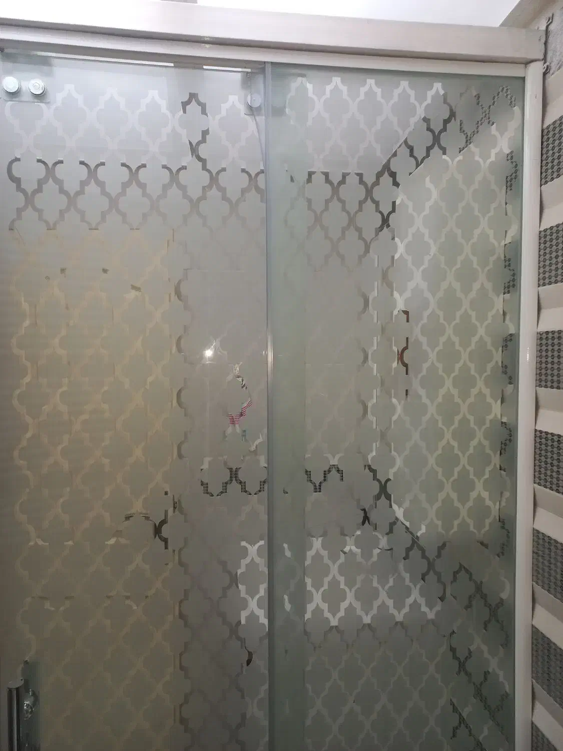 نصب وسرویس کاری شیشه های سکوریت وکرکره برقی|خدمات پیشه و مهارت|گرگان, |دیوار