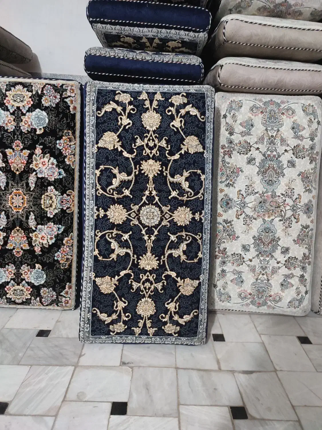 طرح رز|پشتی|قم, چهل درخت‎|دیوار