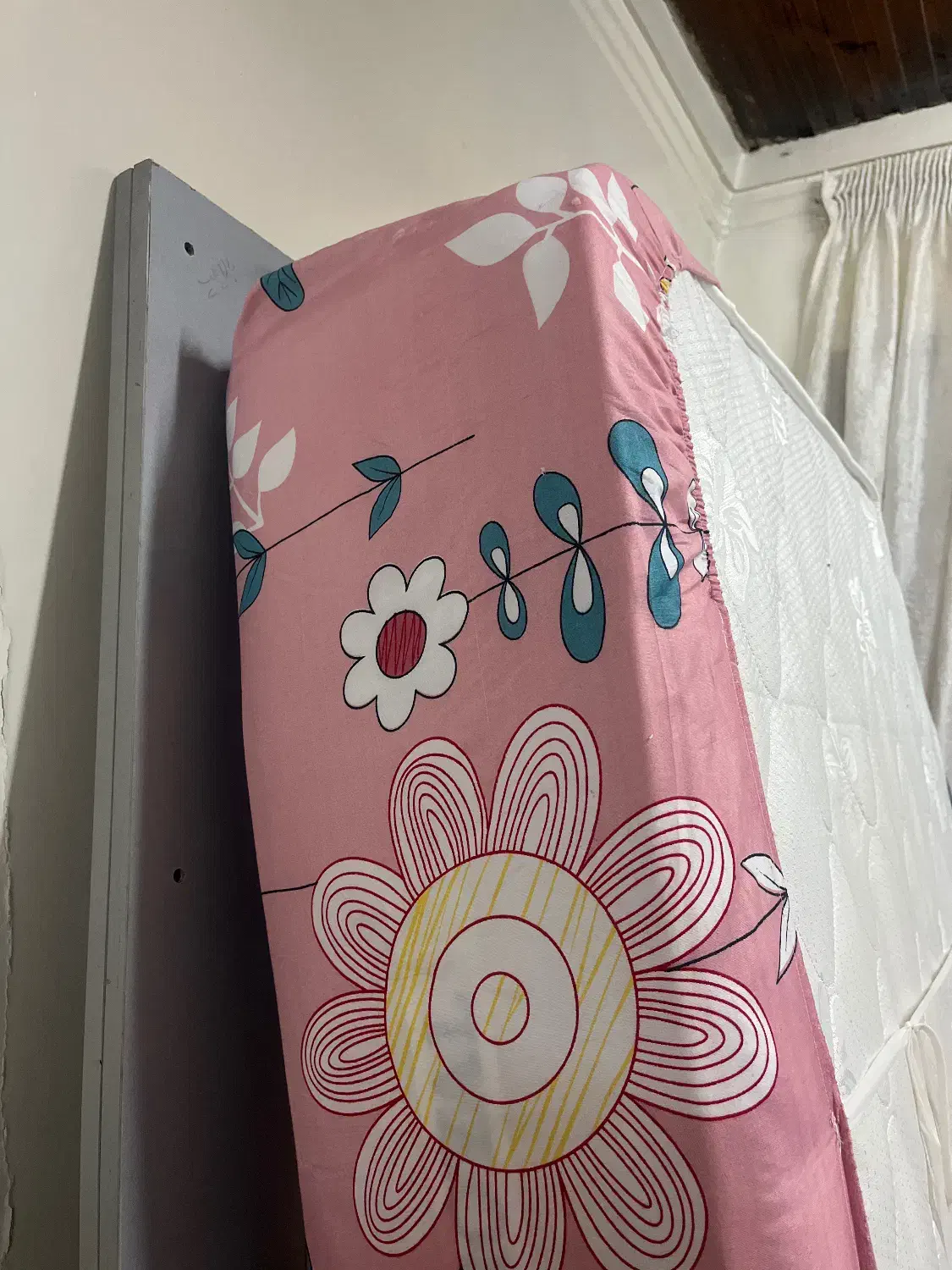 تخت خواب یکنفره چوبی همراه با تشک طبی|تخت و سرویس خواب|رشت, سلیمانداراب|دیوار