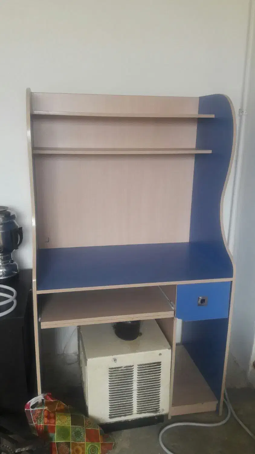 کامپیوتر نیه ،  میز کامپیوتره|رایانه رومیزی|سنندج, |دیوار