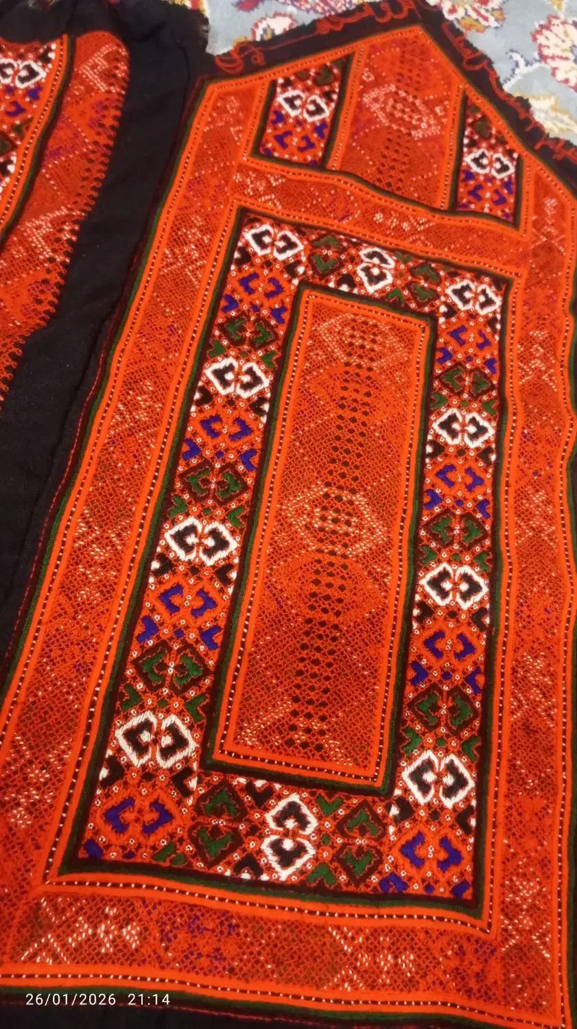 زی آستین|لباس|خاش, |دیوار