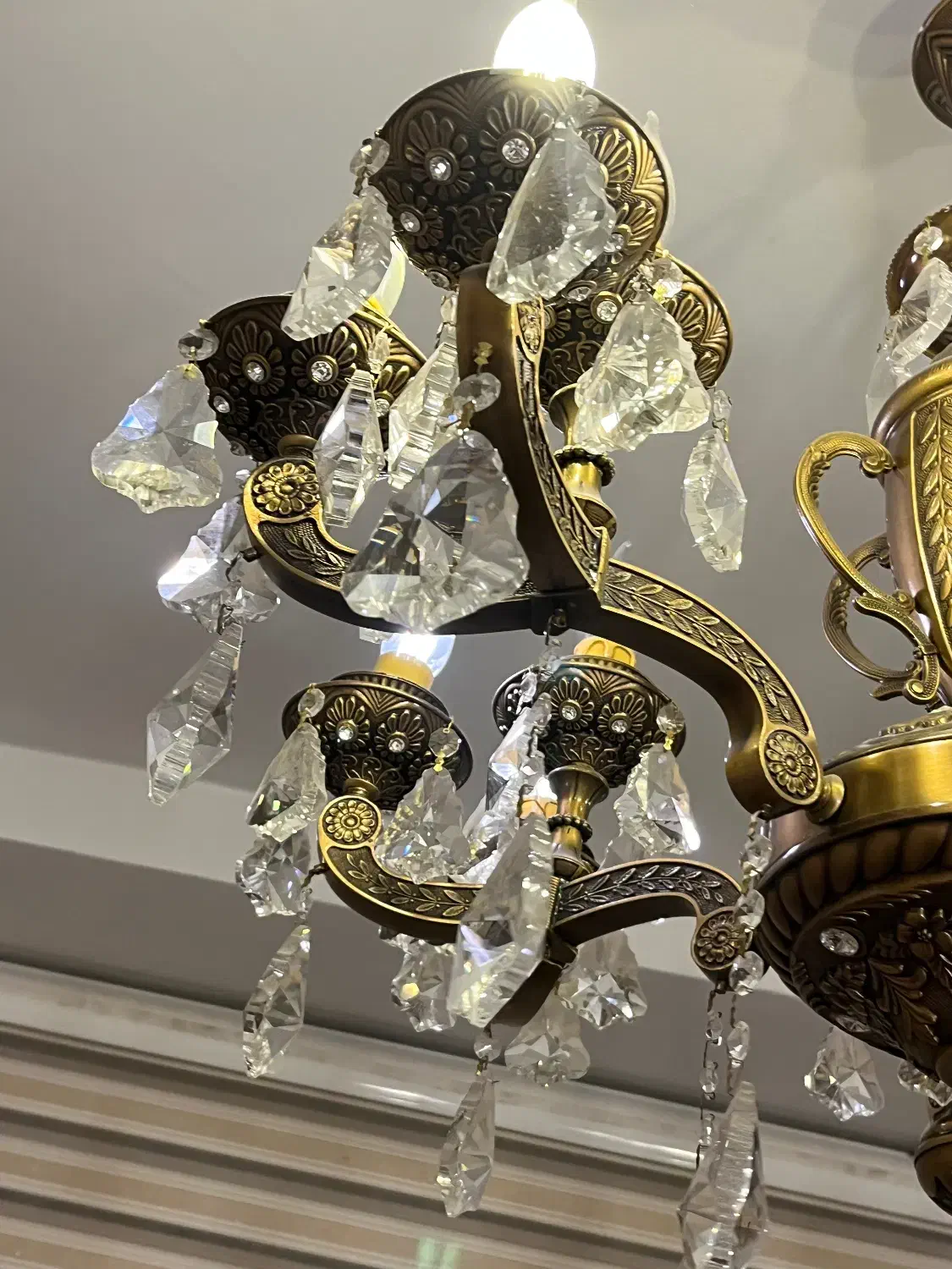 لوستر برنز سنگین ،رنگ تیره آنتیک اصل نگین کاری شده|لوستر و چراغ آویز|تهران, شهران جنوبی|دیوار