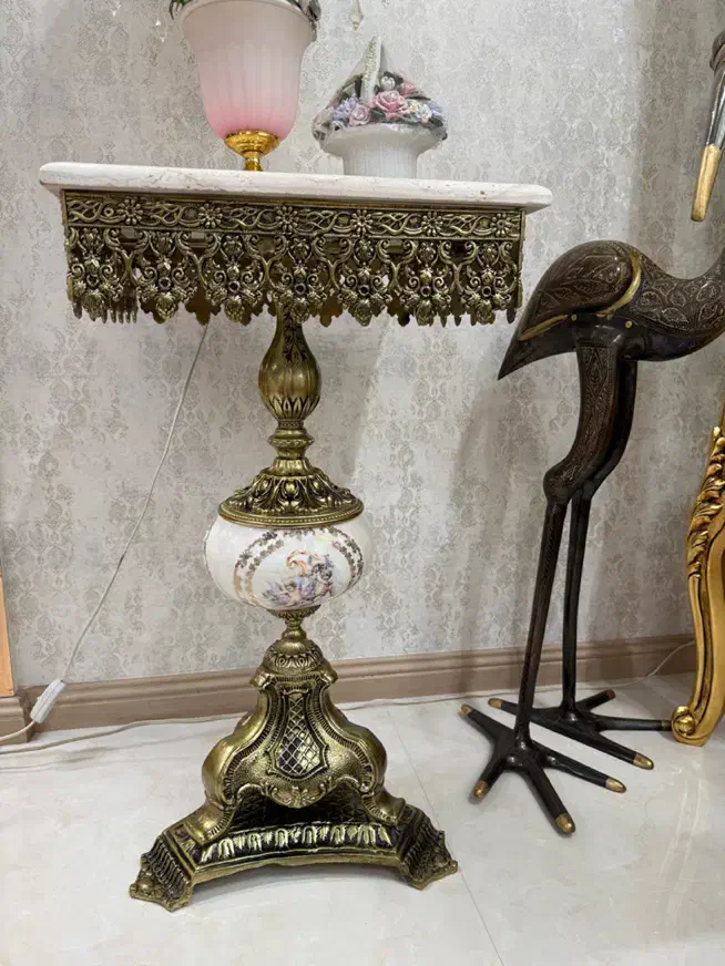 میز برنز آباژور یا میز کنار مبل انتیک|مبلمان خانگی و میز عسلی|مشهد, الهیه|دیوار