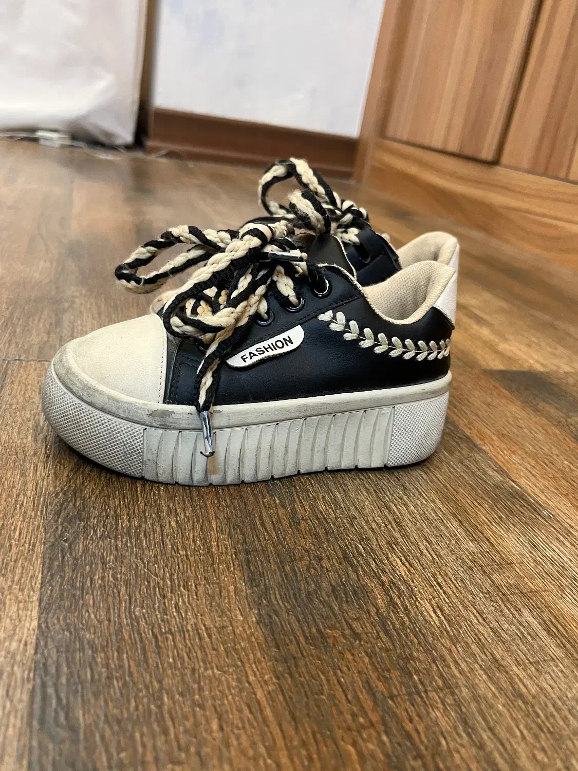 کفش اسپرت دخترونه|کفش و لباس بچه|اصفهان, لنبان|دیوار