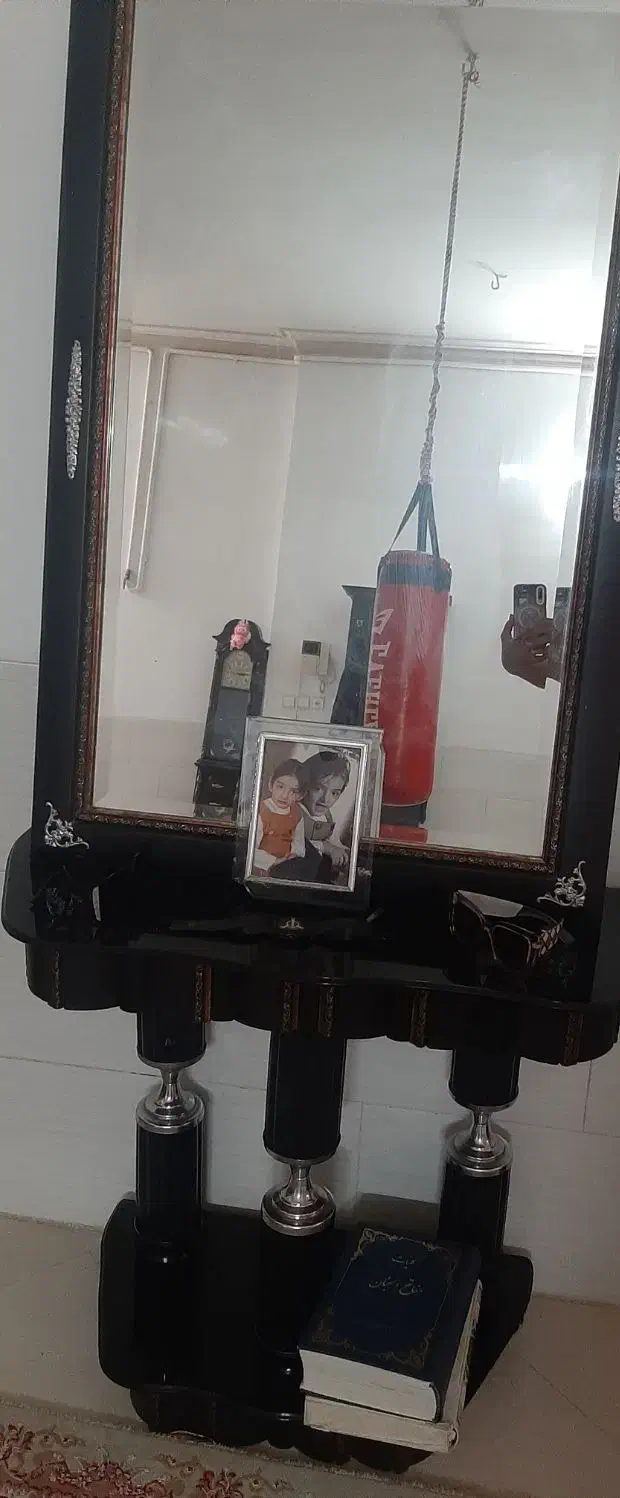 ایینه و شمعدانی مشکی سالم|صنایع دستی و سایر لوازم تزئینی|یزد, |دیوار