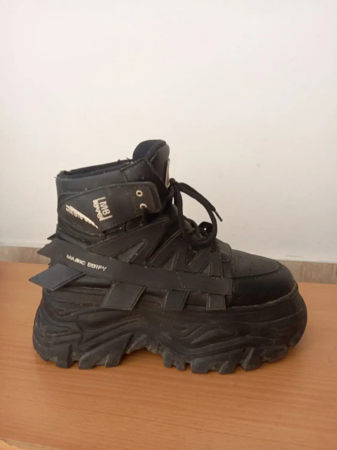 بوت|کیف، کفش، کمربند|ابهر, |دیوار