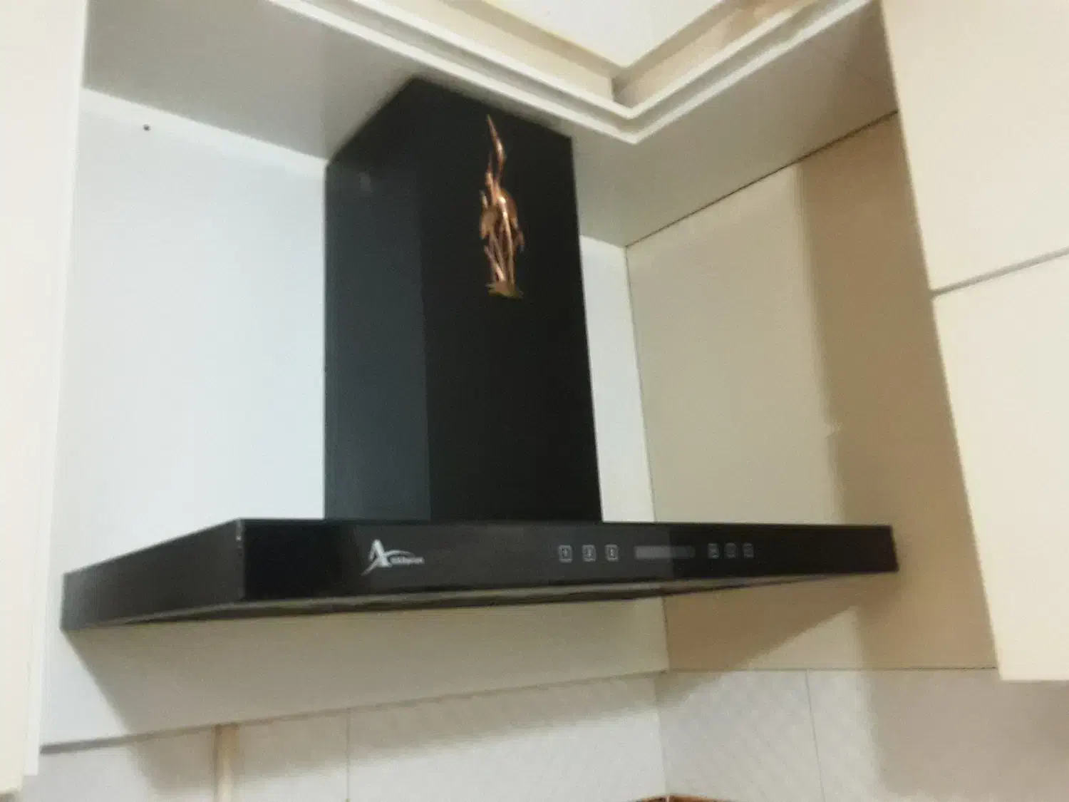 هوود اخوان|هود|رشت, دروازه لاکان|دیوار