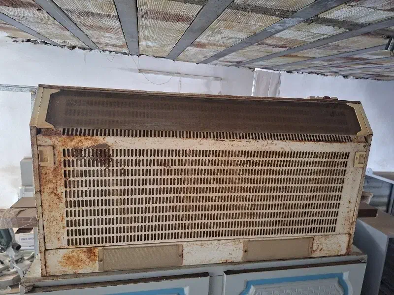 کابینت فلز قدیمی با هود و سینگ|آب‌چکان و نظم‌دهنده ظروف|یزد, |دیوار