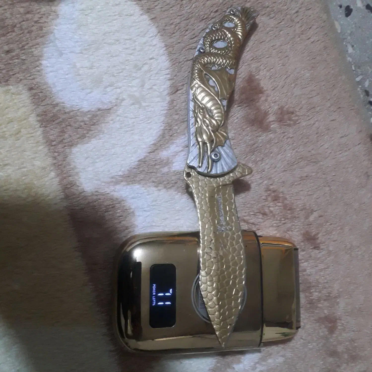 چاقو بزرگ رنگ ثابت با ماشین صورت تراشی رنگ ثابت|آرایشی، بهداشتی، درمانی|یاسوج, |دیوار