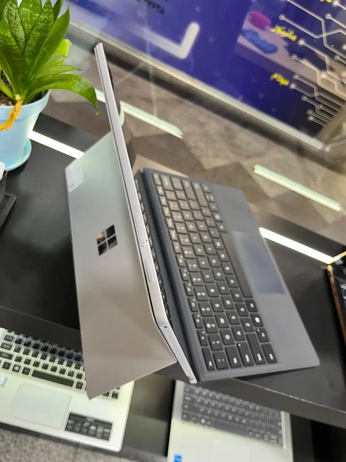 surface pro 5|رایانه همراه|تهران, فلسطین (میدان انقلاب)|دیوار