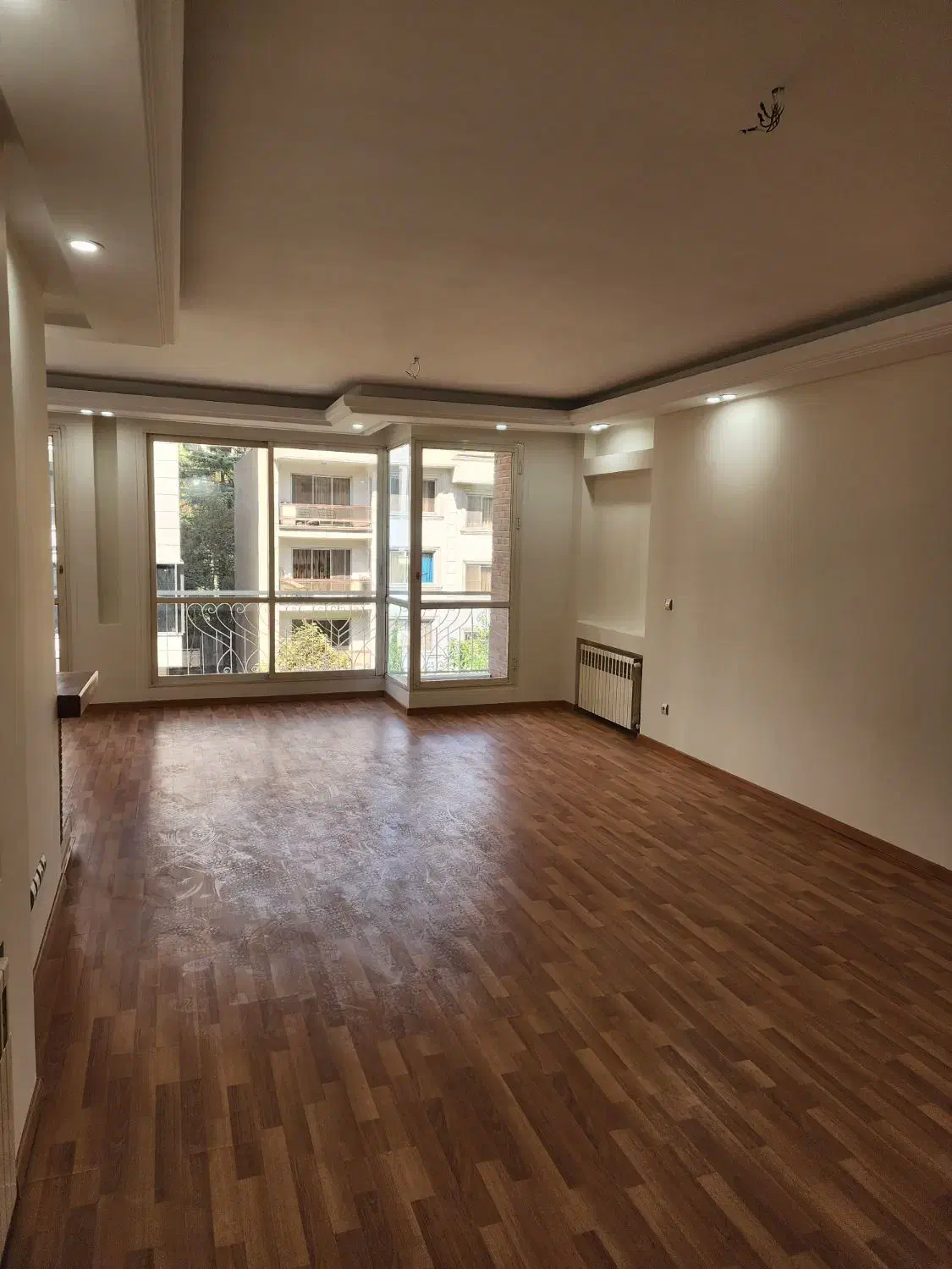 ۱۳۰متر ۲خواب ونک شیراز جنوبی باامکانات رو به آفتاب