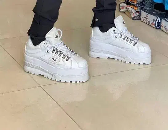 کفش استوک خارجی فیلا|کیف، کفش، کمربند|بانه, |دیوار