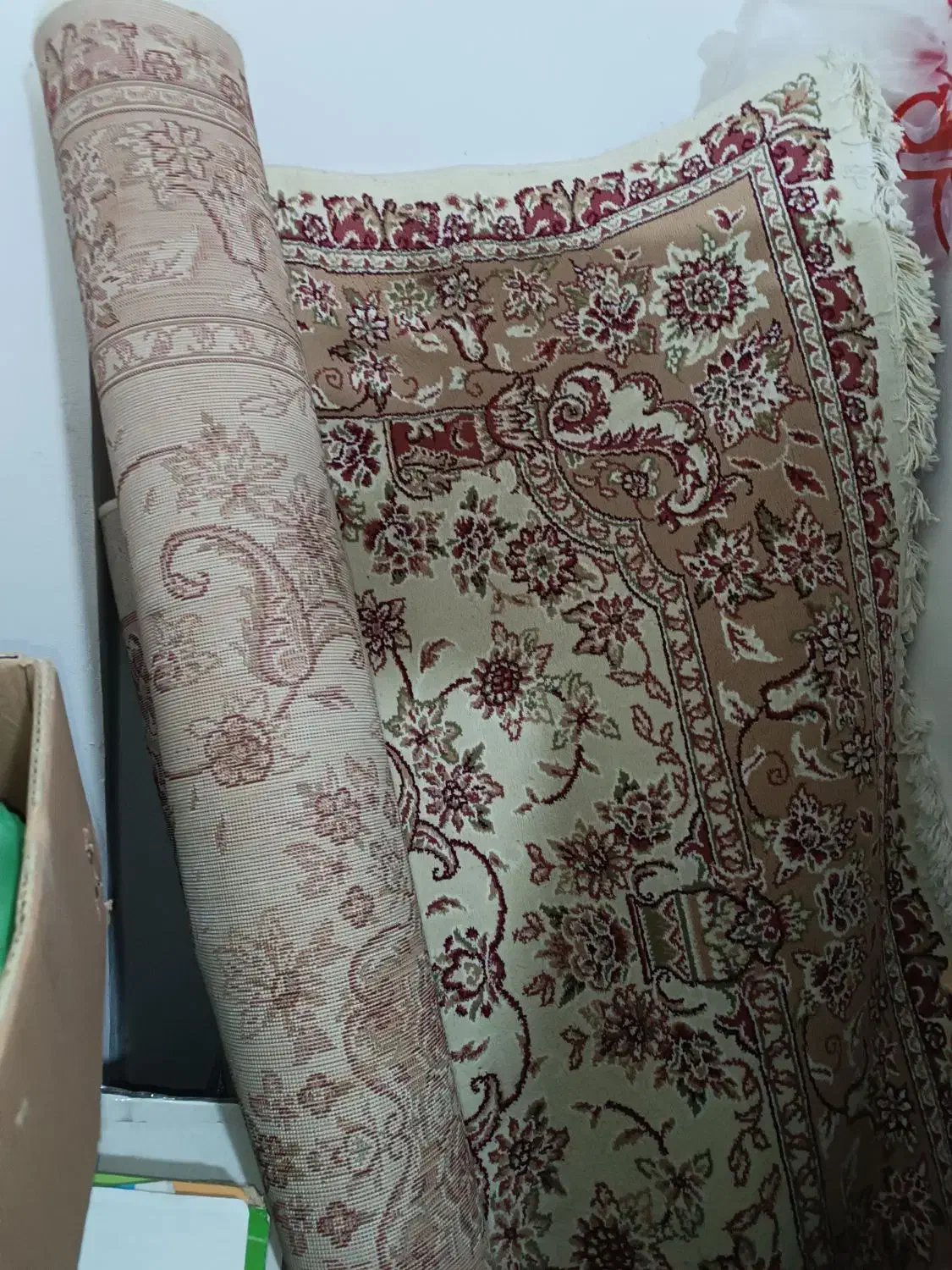 دو عدد فرش سالم|فرش|صومعه‌سرا, |دیوار