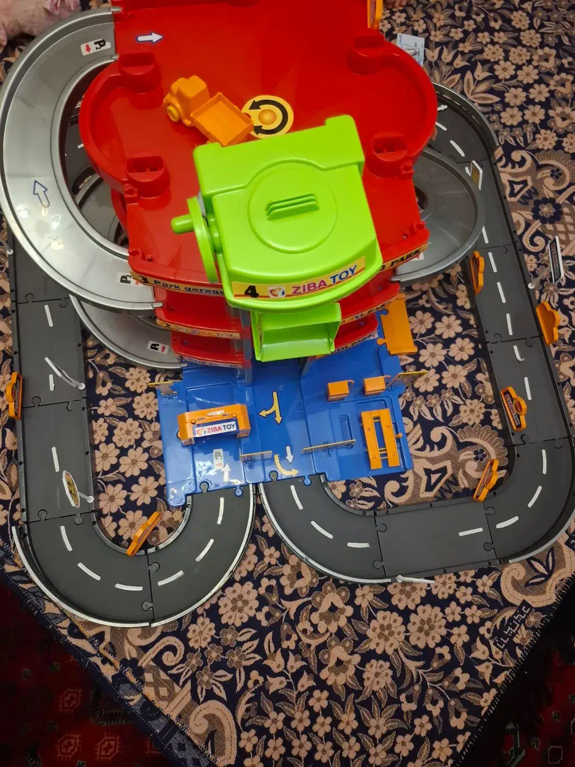 اسباب بازی فربی کوچولو توی توی و پارکینگ طبقاتی|اسباب‌‌بازی|تهران, شارق|دیوار